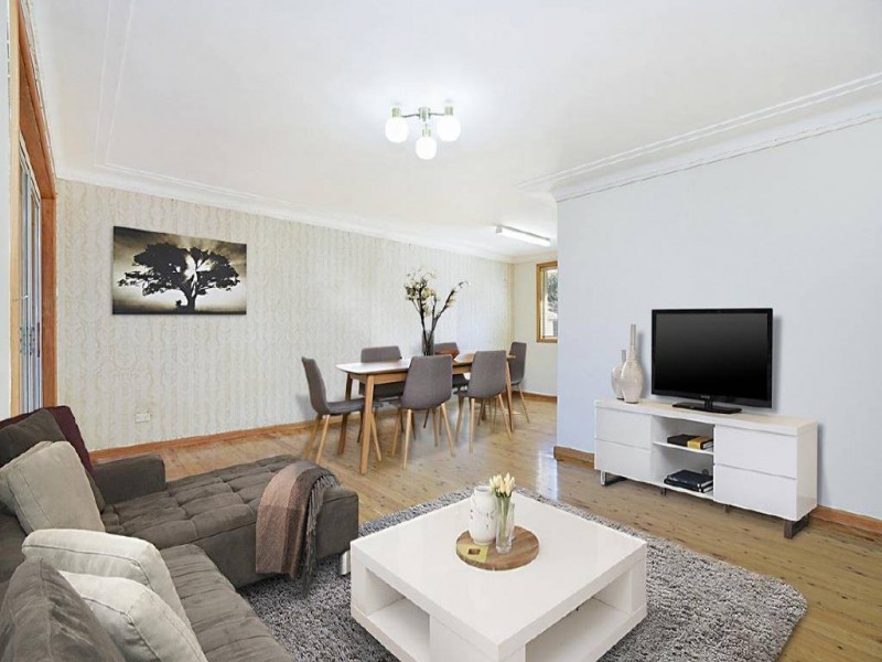 9 Chamberlain Road, Wyoming NSW 2250