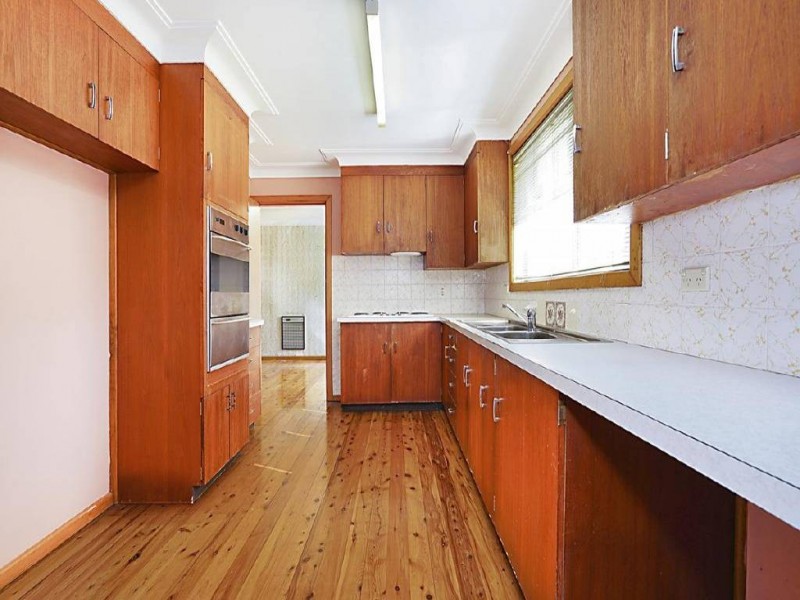 9 Chamberlain Road, Wyoming NSW 2250