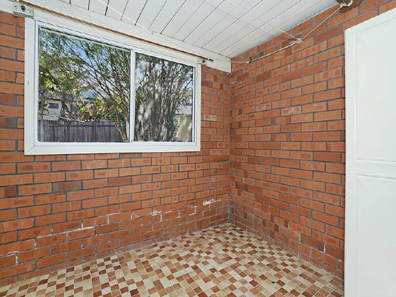 9 Chamberlain Road, Wyoming NSW 2250