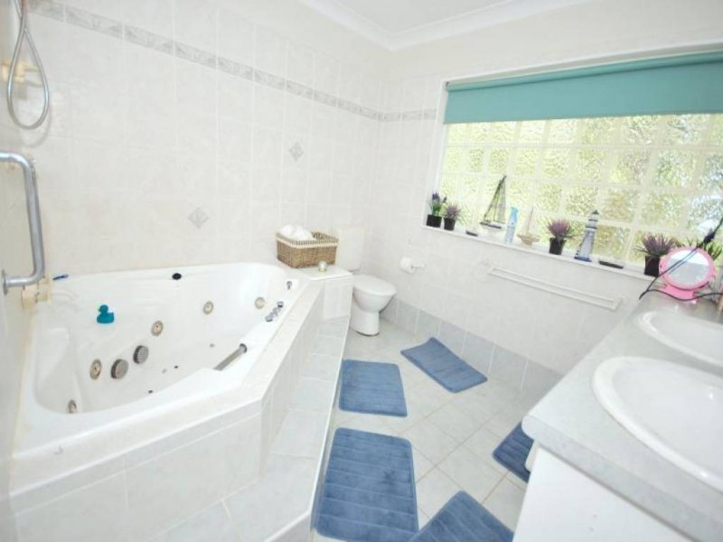 6 Gregory Street, Wyoming NSW 2250