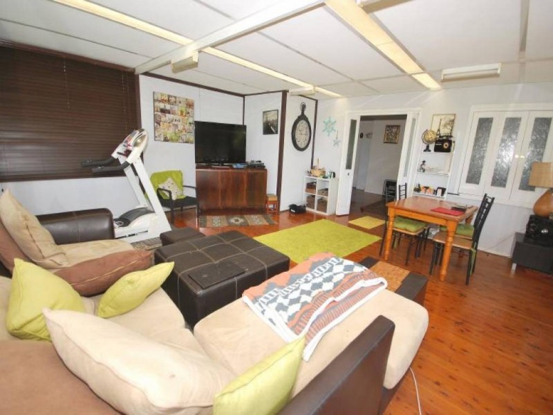 6 Gregory Street, Wyoming NSW 2250