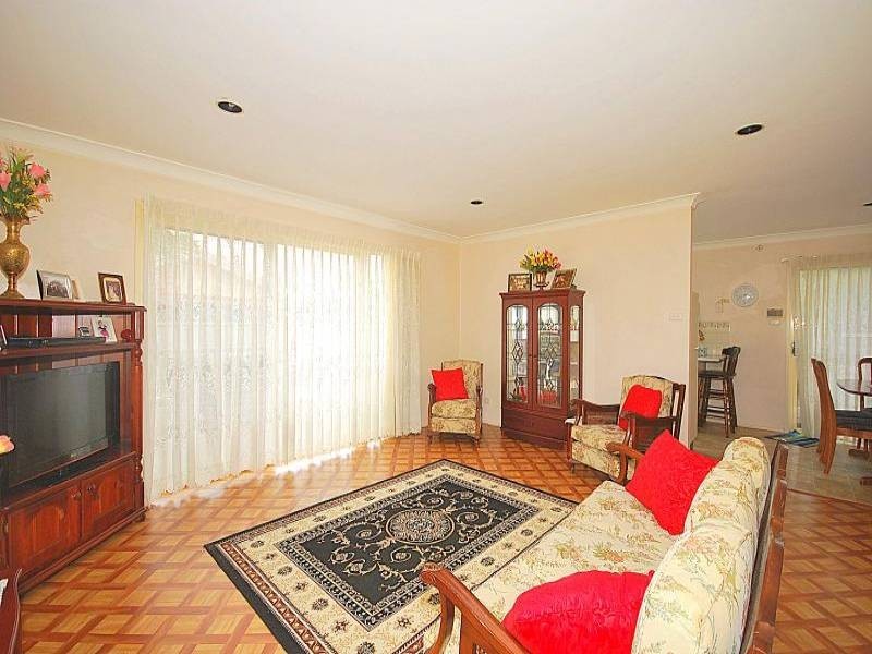 2/6 Cathy Crescent, Narara NSW 2250