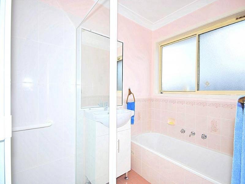 2/6 Cathy Crescent, Narara NSW 2250