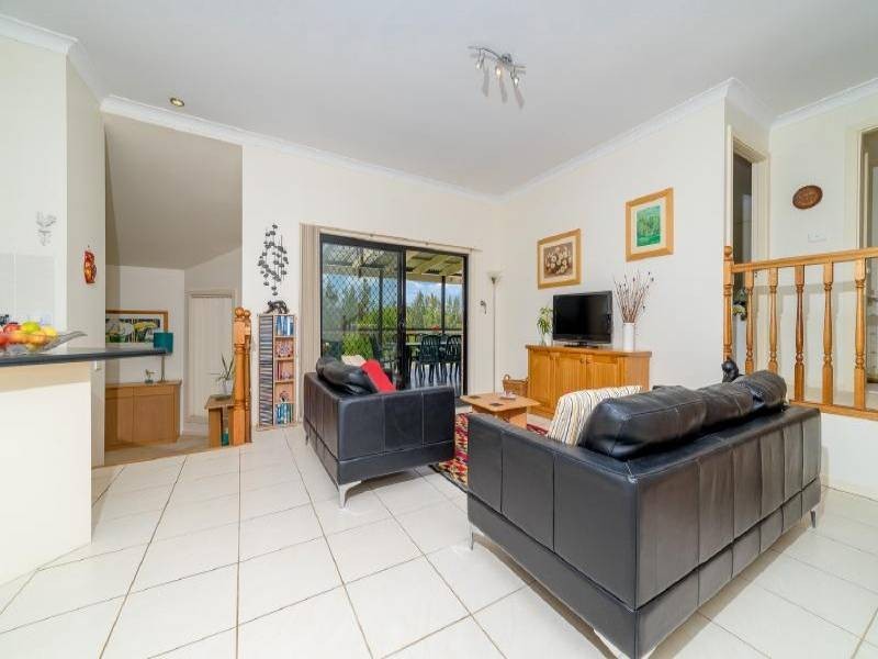 27 Robert Holl Drive, Ourimbah NSW 2258