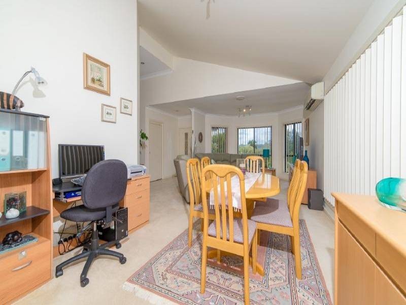 27 Robert Holl Drive, Ourimbah NSW 2258