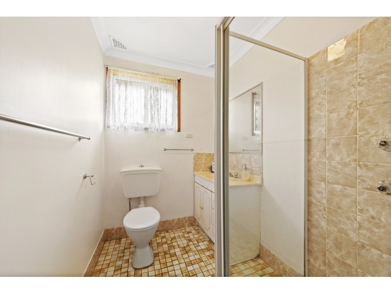 9/4 Kalawarra Road, Wyoming NSW 2250