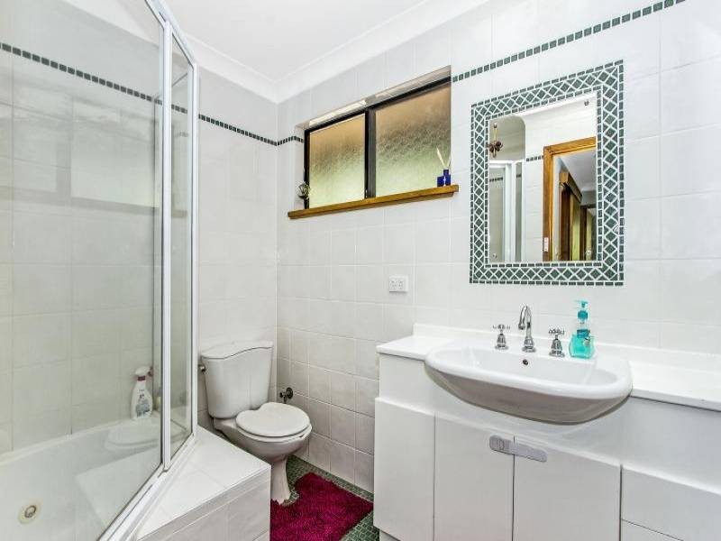 17 Oakglen Road, North Gosford NSW 2250