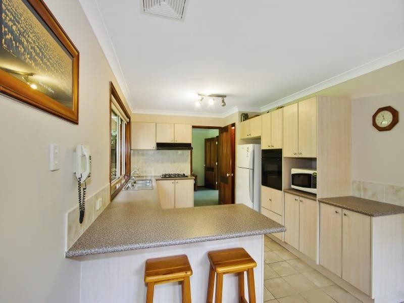 8 Leafleigh Close, Lisarow NSW 2250