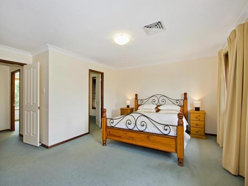 8 Leafleigh Close, Lisarow NSW 2250