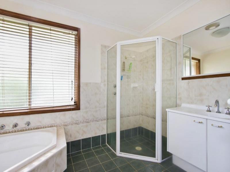 8 Leafleigh Close, Lisarow NSW 2250