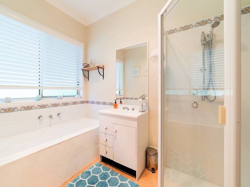 4 Janine Close, Lisarow NSW 2250