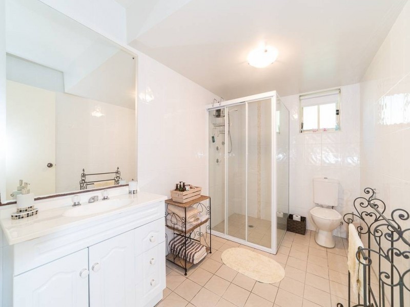 4 Janine Close, Lisarow NSW 2250