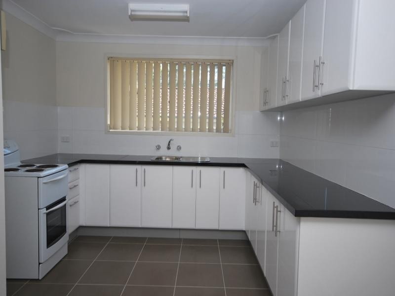 11/4 Kalawarra Road, Wyoming NSW 2250