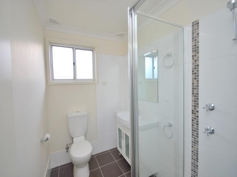 11/4 Kalawarra Road, Wyoming NSW 2250