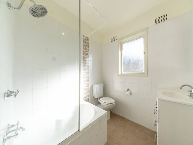 1/28 Renwick Street, Wyoming NSW 2250