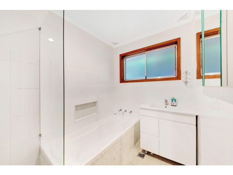 4 Elizabeth Street, Wyoming NSW 2250