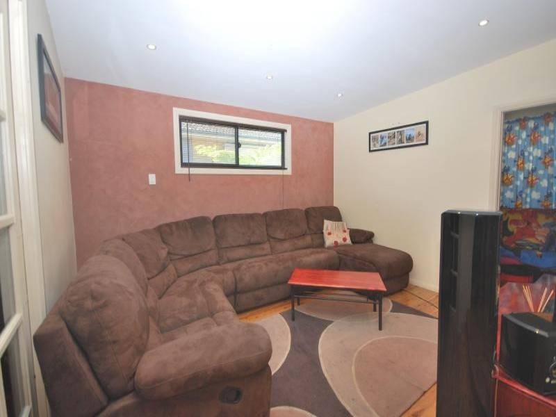 8 Chamberlain Road, Wyoming NSW 2250