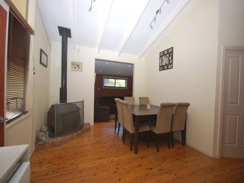 8 Chamberlain Road, Wyoming NSW 2250