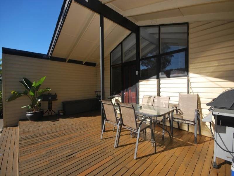 8 Chamberlain Road, Wyoming NSW 2250
