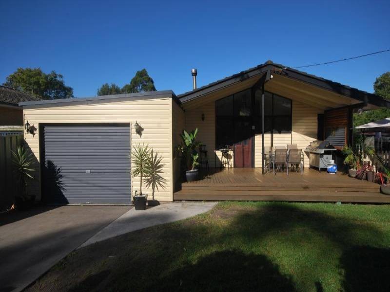 8 Chamberlain Road, Wyoming NSW 2250