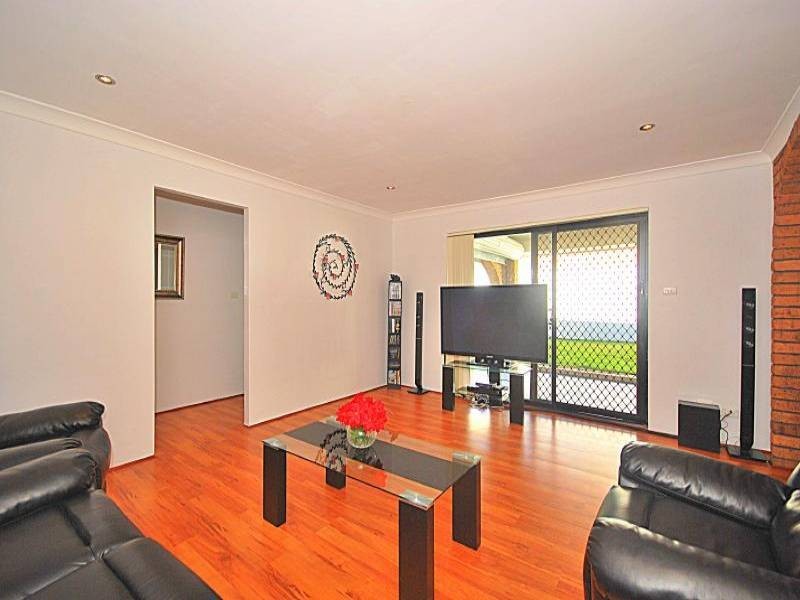 43 North Crescent, Wyoming NSW 2250