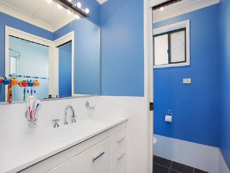 33 Elizabeth Street, Wyoming NSW 2250