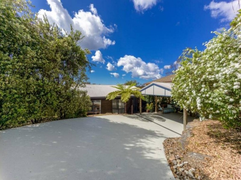 11 Stewart Brougham Close, Lisarow NSW 2250