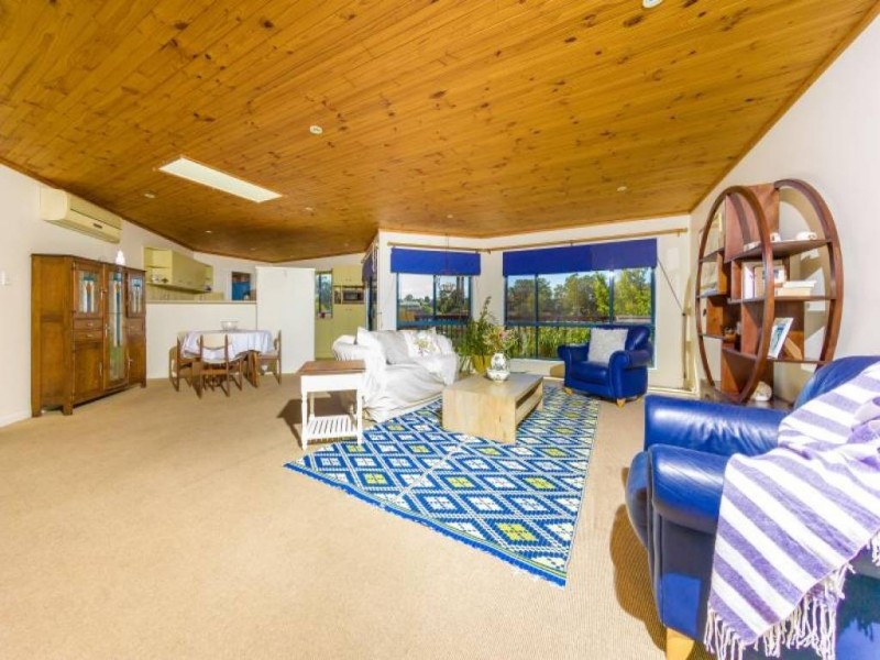 11 Stewart Brougham Close, Lisarow NSW 2250