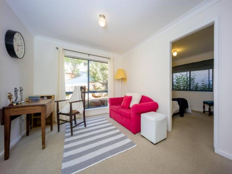 11 Stewart Brougham Close, Lisarow NSW 2250