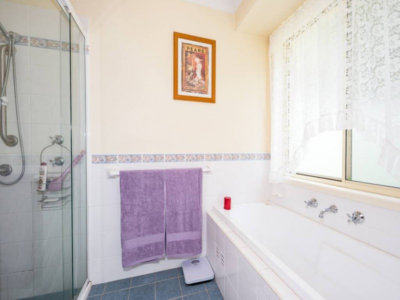 1 Bellbowrie Avenue, Narara NSW 2250