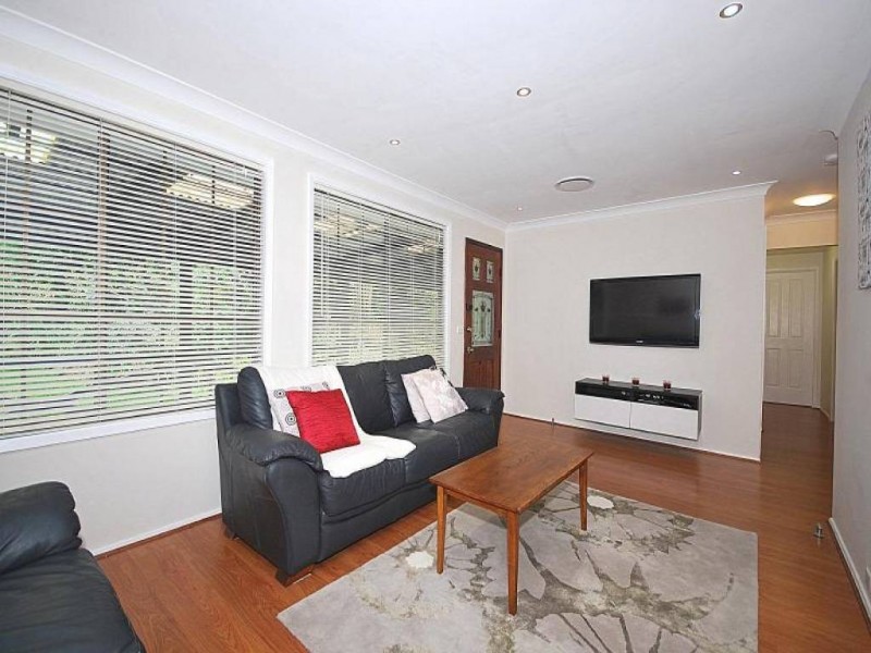 8 Heather Cresent, Wyoming NSW 2250