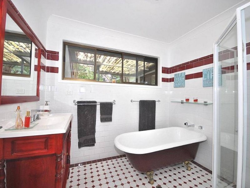 8 Heather Cresent, Wyoming NSW 2250