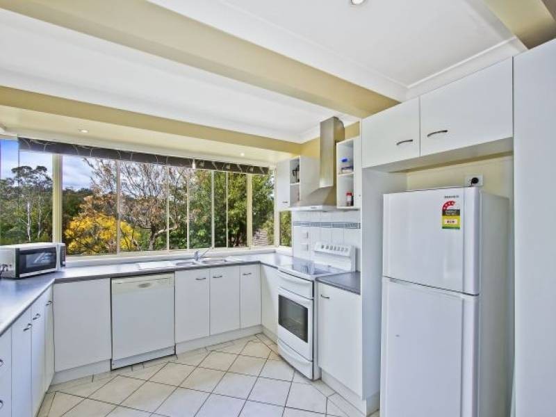 6 Tamarisk Place, Wyoming NSW 2250