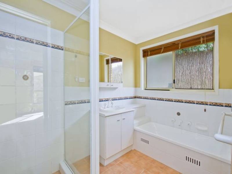 6 Tamarisk Place, Wyoming NSW 2250