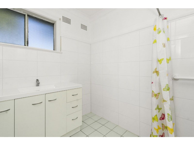 8 Wistaria Street, Wyoming NSW 2250