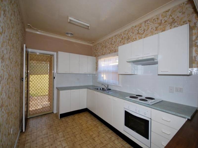 25 Day Street, Wyoming NSW 2250