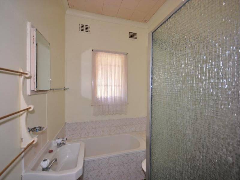 25 Day Street, Wyoming NSW 2250