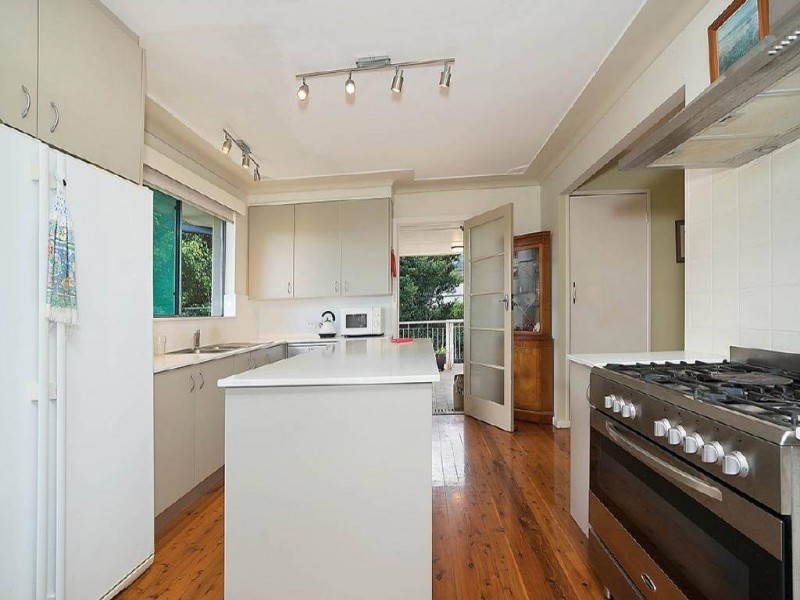 18 Tingira Crescent, Wyoming NSW 2250