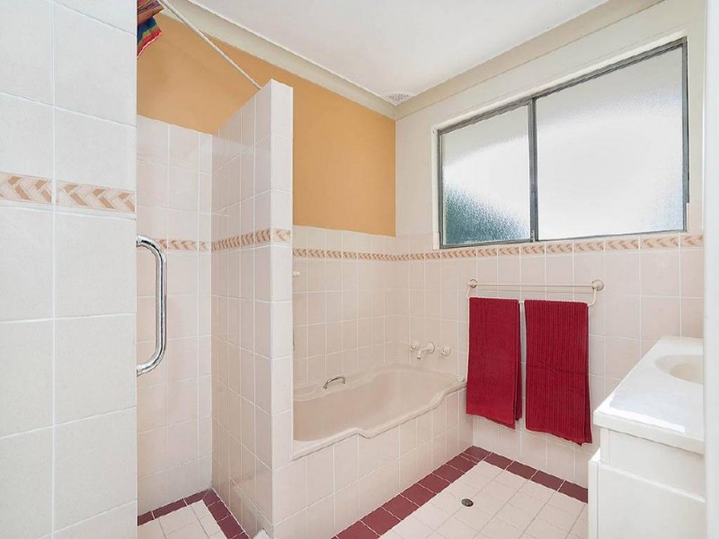 18 Tingira Crescent, Wyoming NSW 2250