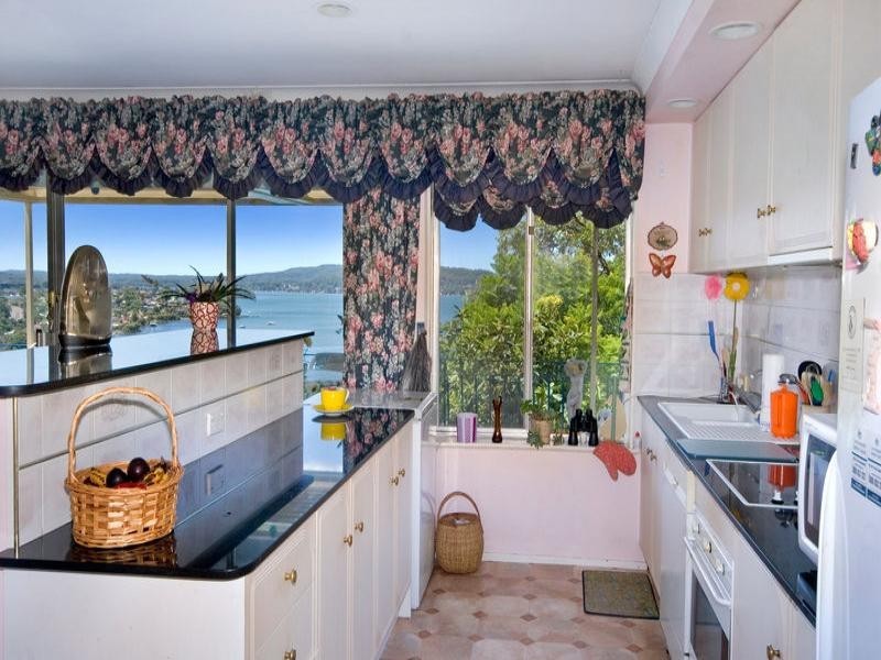 16 Sandstone Crescent, Tascott NSW 2250