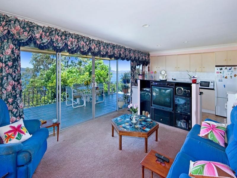 16 Sandstone Crescent, Tascott NSW 2250