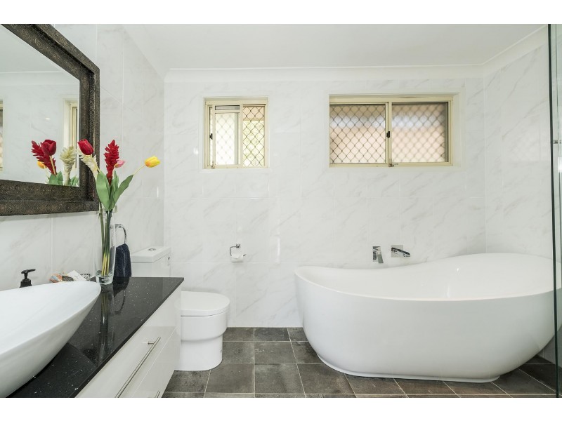 10 Hakea Cl, Wyoming NSW 2250