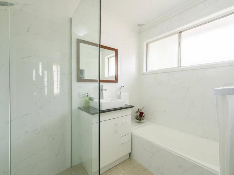 33 Chamberlain Road, Wyoming NSW 2250