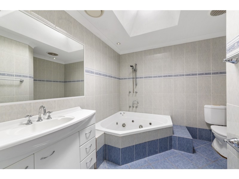 22 Day Street, Wyoming NSW 2250