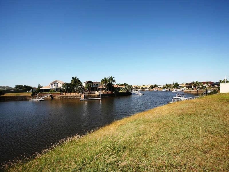 60 Island Parade, Bribie Island QLD 4507