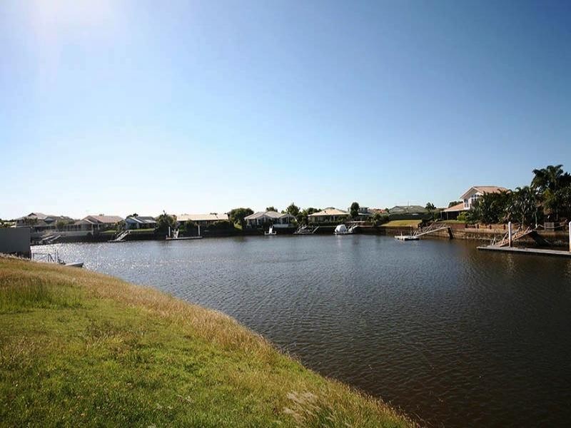 60 Island Parade, Bribie Island QLD 4507