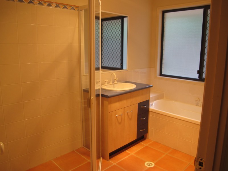 12 Hillside Crt, Little Mountain QLD 4551