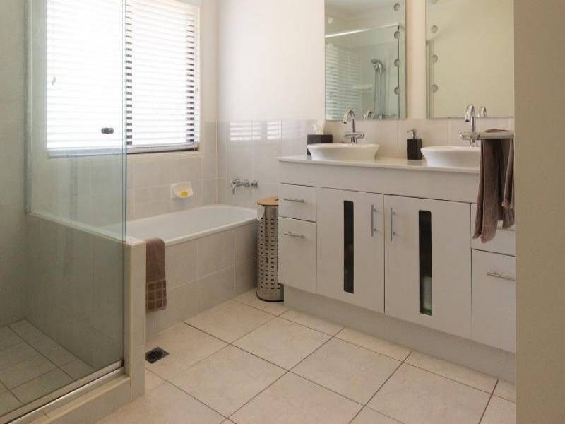 72 Johnston Rd, Glass House Mountains QLD 4518