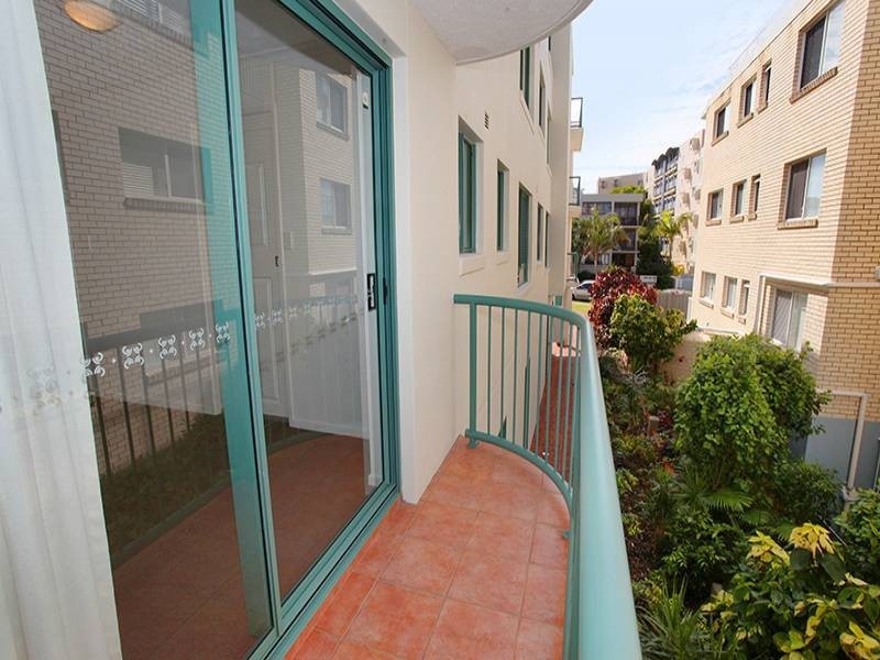 2/62 Edmund Street, Kings Beach QLD 4551