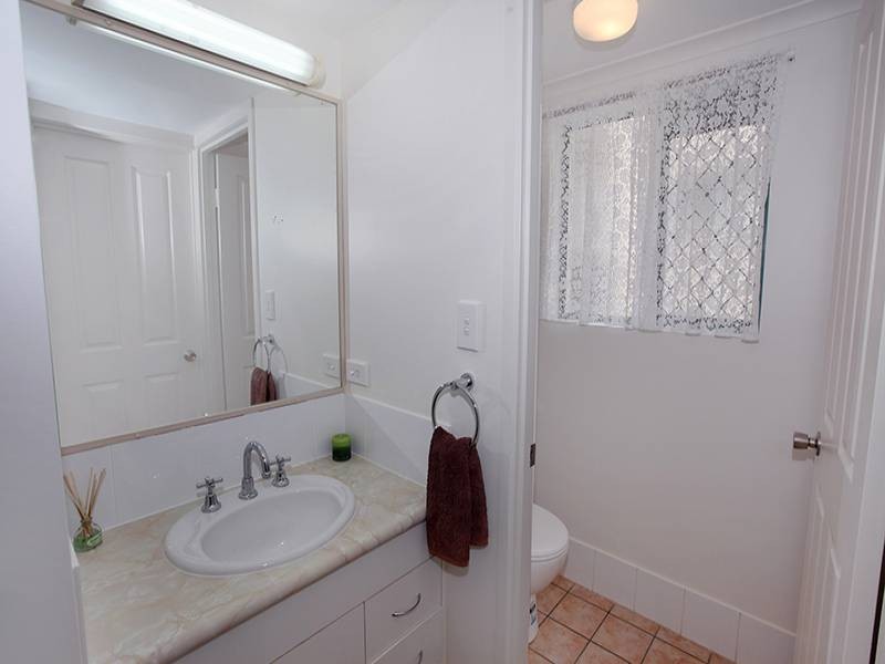 2/62 Edmund Street, Kings Beach QLD 4551